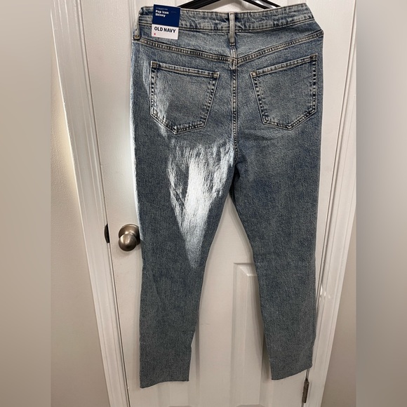 Light wash pop icon Old Navy jeans - Picture 3 of 3